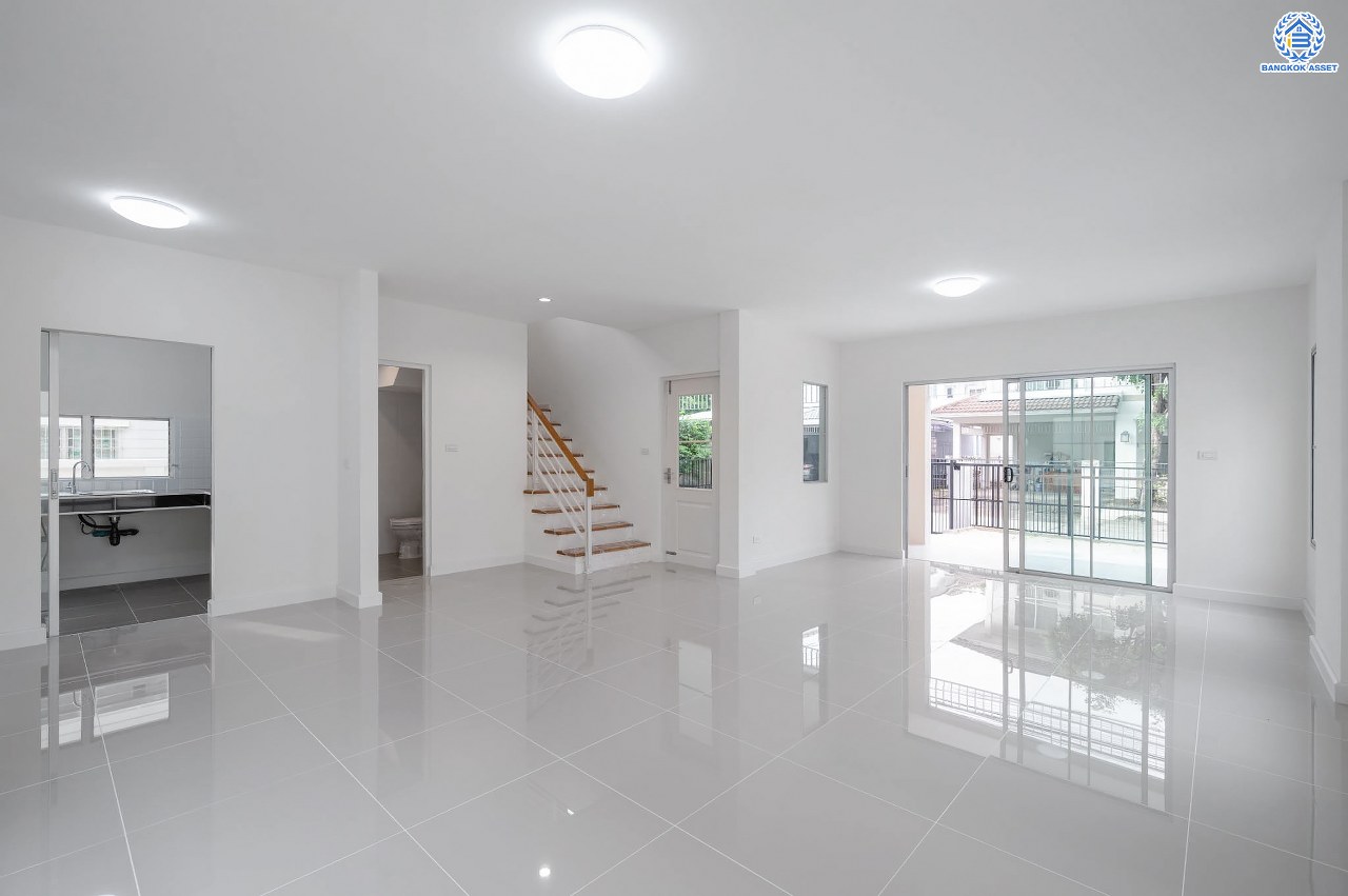 บ้านมือสองตกแต่งใหม่ คุณภาพแบรนด์ LH โครงการ ชัยพฤกษ์ ราชพฤกษ์-แจ้งวัฒนะ เนื้อที่ 66 ตร.ว. ฟังก์ชัน 3 ห้องนอน 3 ห้องน้ำ 2 ที่จอดรถ ภายในตกแต่งหรูหรา บนทำเลติดถนนราชพฤกษ์ เชื่อมสู่แจ้งวัฒนะได้อย่างรวดเร็ว ใกล้รถไฟฟ้าสายสีชมพู "ปากเกร็ด" จุดขึ้นทางด่วน "แจ้งวัฒนะ" โรบินสัน ไลฟ์สไตล์ ราชพฤกษ์ และ โลตัส นอร์ธราชพฤกษ์